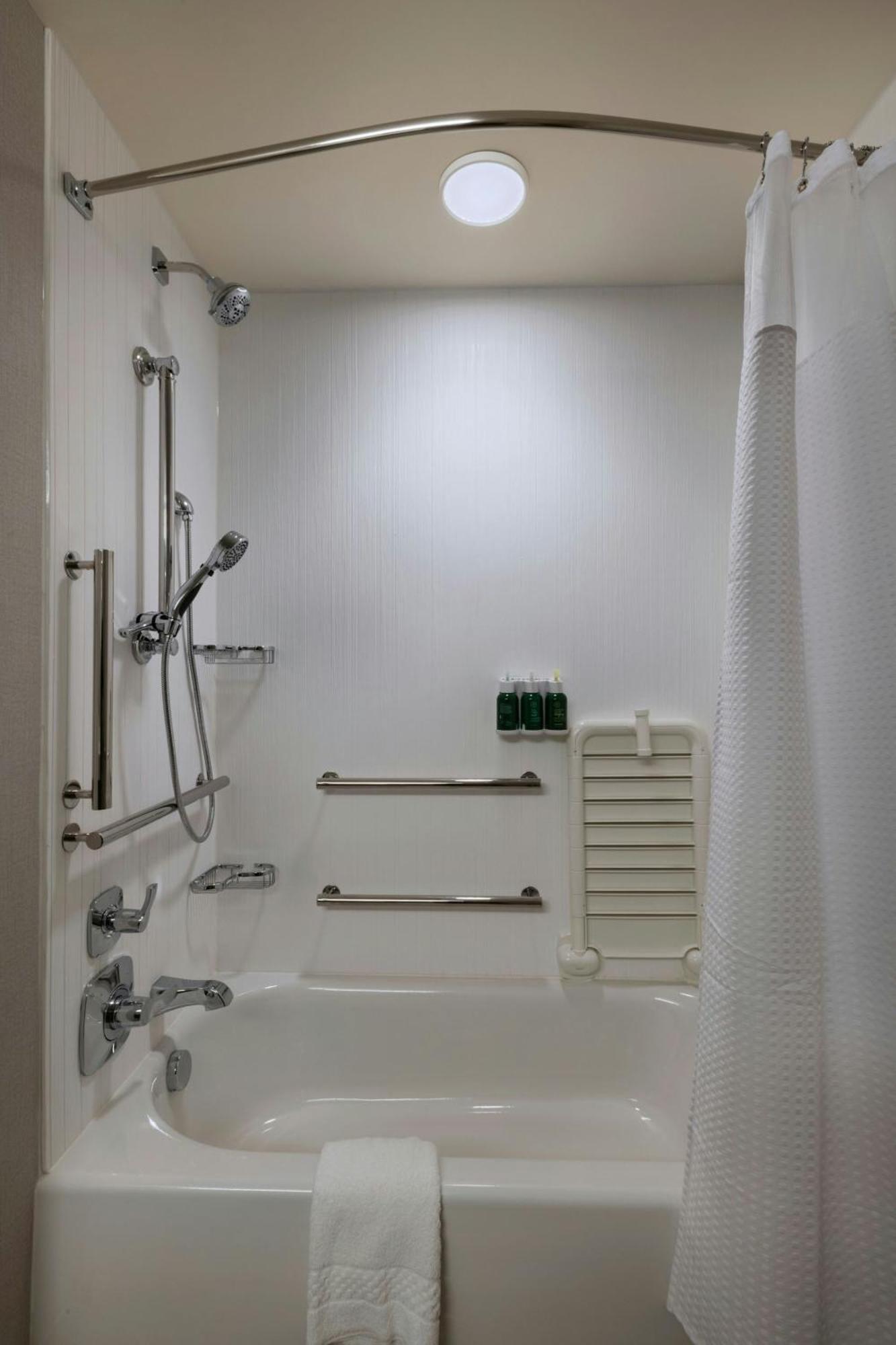 Courtyard St. Louis Brentwood Hotel Richmond Heights Exterior photo