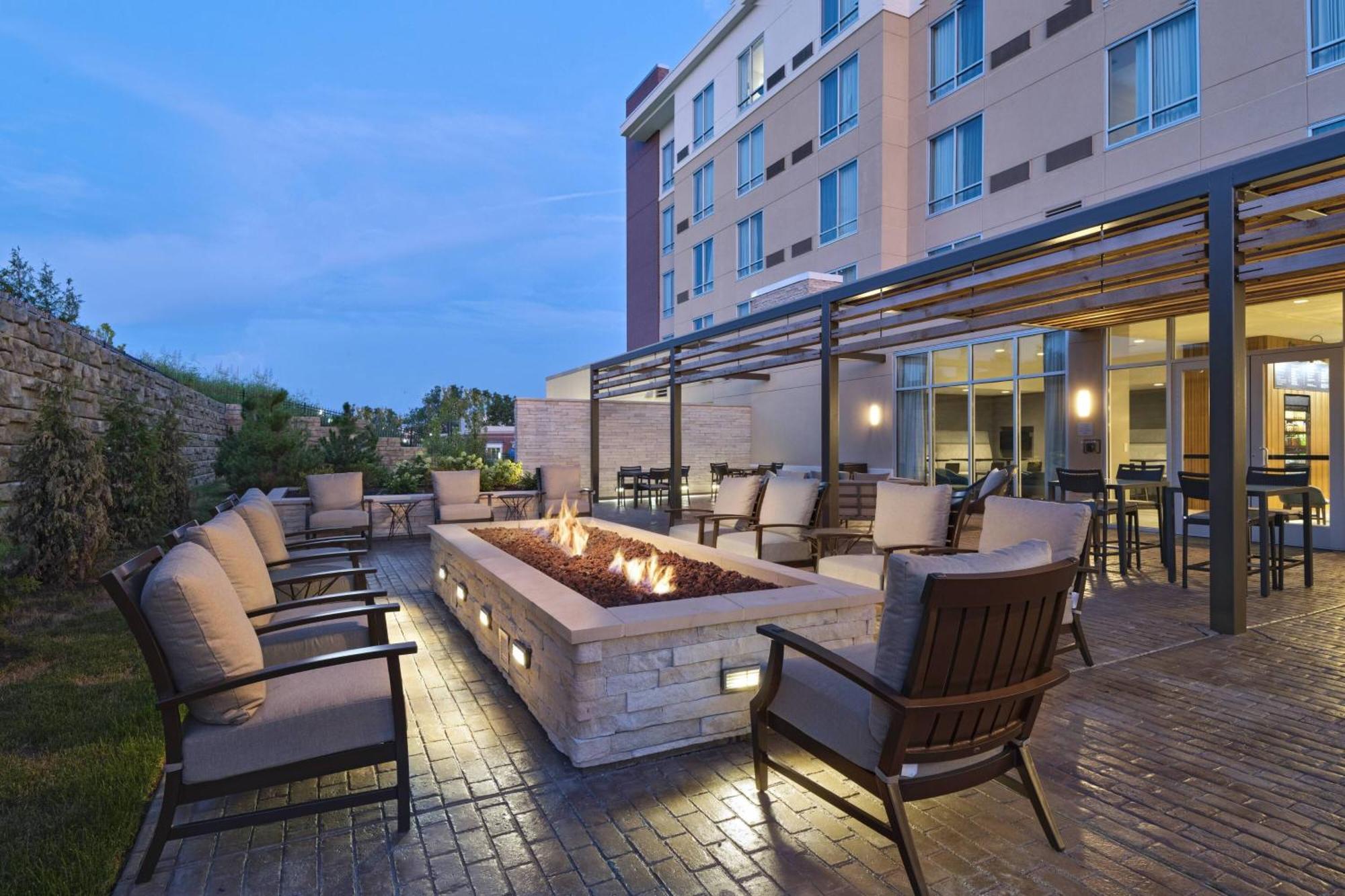 Courtyard St. Louis Brentwood Hotel Richmond Heights Exterior photo
